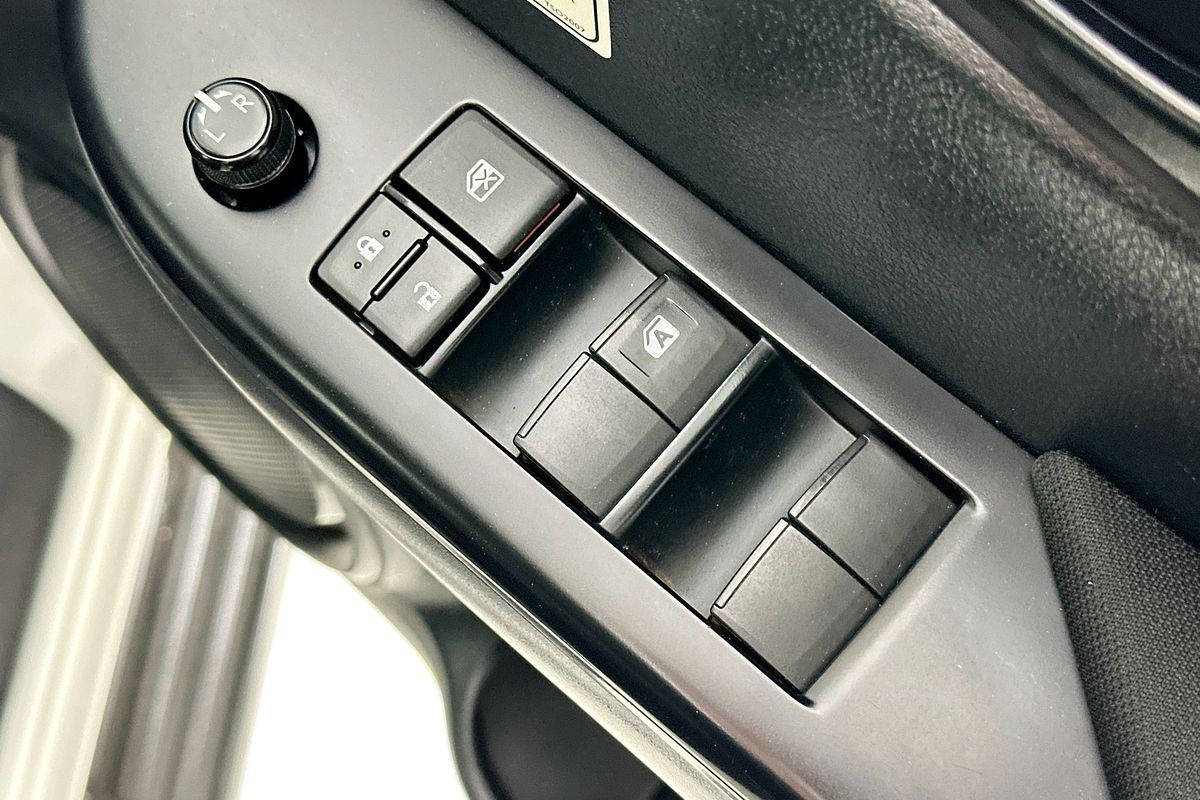 2021 Toyota HILUX SR (4x4) GUN126R FACELIFT 4X4