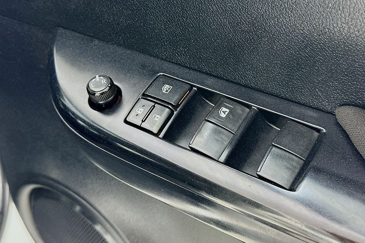 2019 Toyota HILUX SR (4x4) GUN126R MY19 4X4