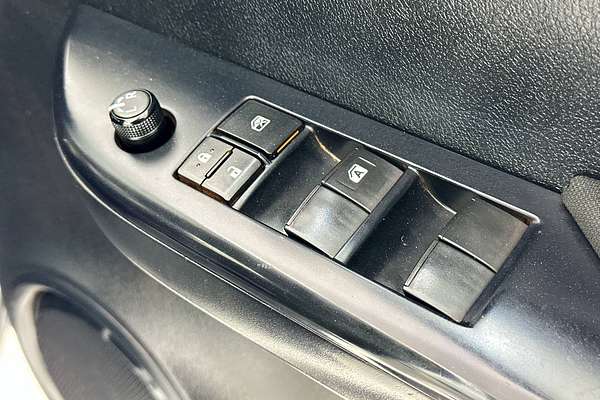 2018 Toyota HILUX SR (4x4) GUN126R MY17 4X4