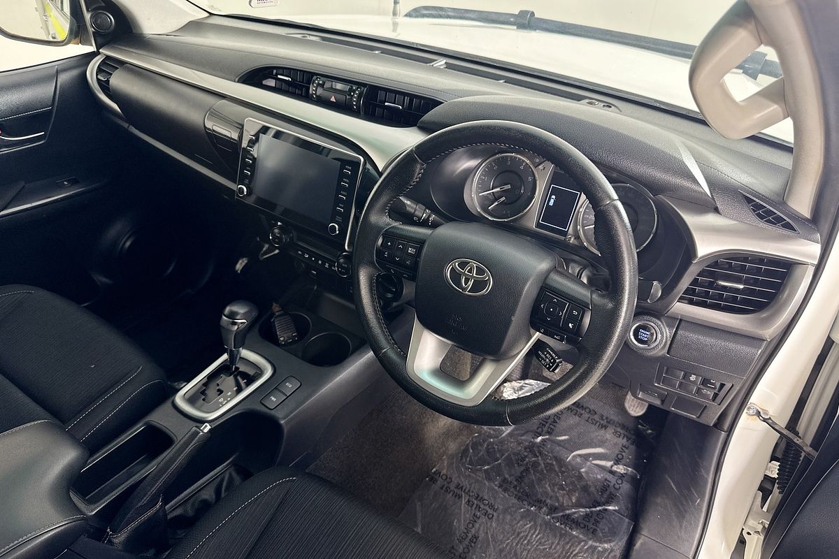 2021 Toyota HILUX SR5 (4x4) GUN126R FACELIFT 4X4