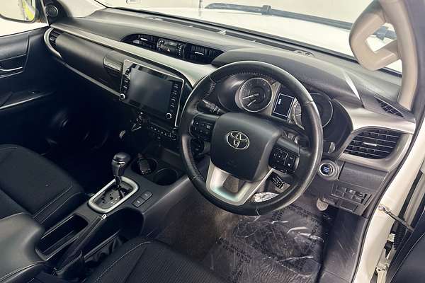 2021 Toyota HILUX SR5 (4x4) GUN126R FACELIFT 4X4