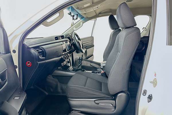 2018 Toyota Hilux SR (4x4) GUN126R MY19 4X4