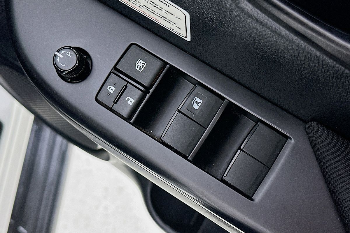 2021 Toyota HILUX SR (4x4) GUN126R FACELIFT 4X4