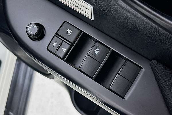 2021 Toyota HILUX SR (4x4) GUN126R FACELIFT 4X4