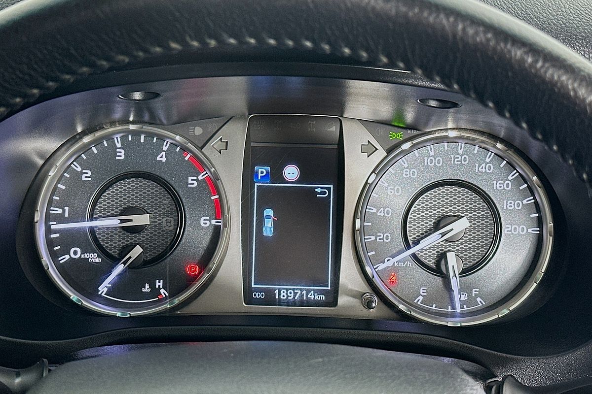 2020 Toyota HILUX SR5 (4x4) GUN126R FACELIFT 4X4