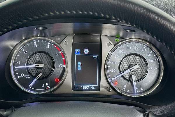 2020 Toyota HILUX SR5 (4x4) GUN126R FACELIFT 4X4