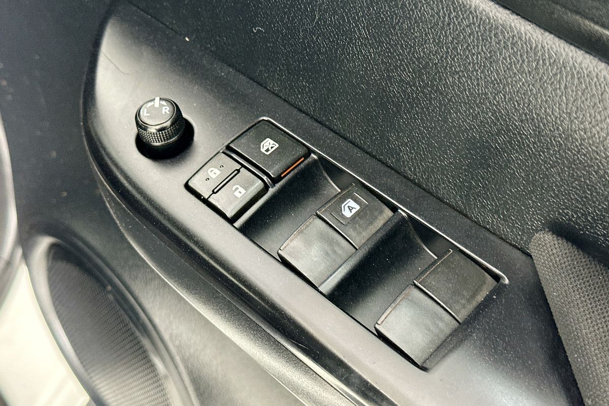 2019 Toyota HILUX SR (4x4) GUN126R MY19 4X4