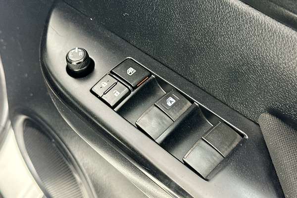 2019 Toyota HILUX SR (4x4) GUN126R MY19 4X4