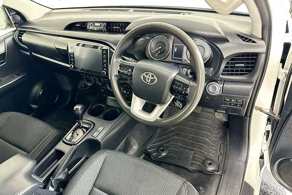 2020 Toyota HILUX SR (4x4) GUN126R FACELIFT 4X4