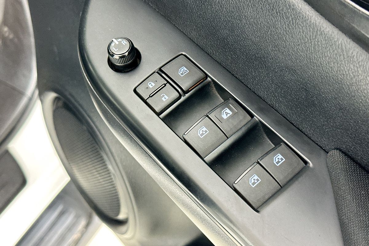 2018 Toyota HILUX SR (4x4) GUN126R MY17 4X4