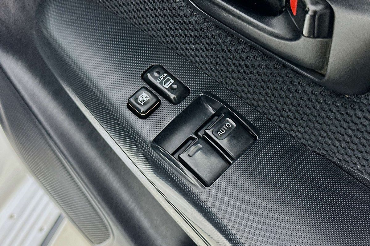 2015 Toyota HILUX SR (4x4) KUN26R MY14 4X4
