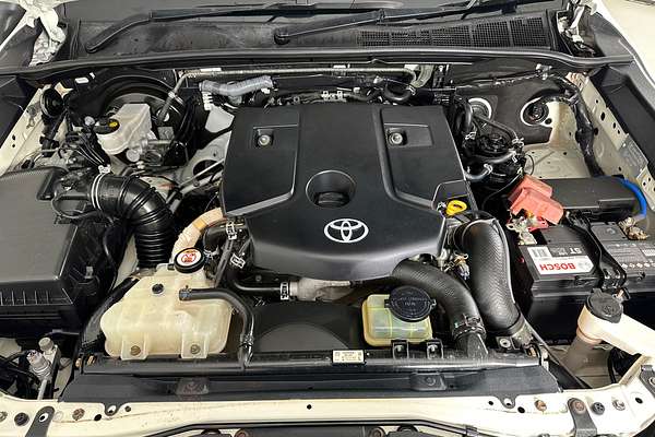 2020 Toyota HILUX SR (4x4) GUN126R FACELIFT 4X4