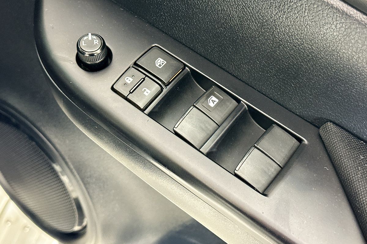 2020 Toyota HILUX SR (4x4) GUN126R MY19 4X4