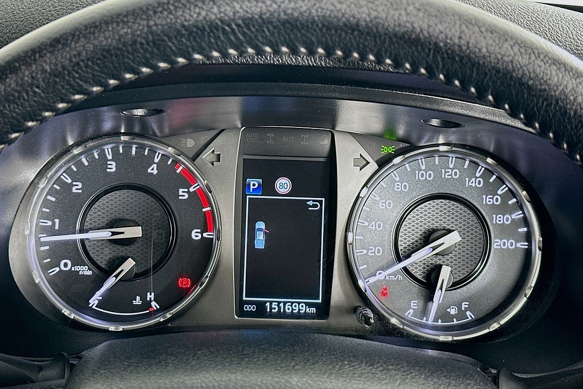 2020 Toyota HILUX SR5 (4x4) GUN126R FACELIFT 4X4