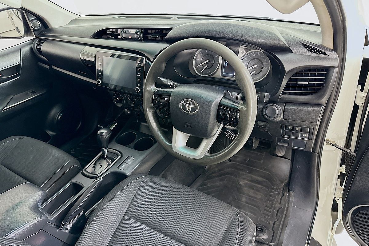 2020 Toyota HILUX SR (4x4) GUN126R FACELIFT 4X4