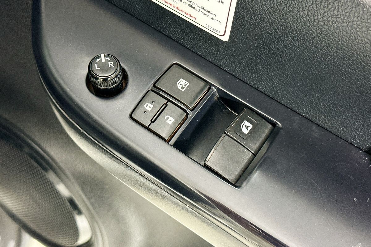 2021 Toyota HILUX SR (4x4) GUN126R FACELIFT 4X4