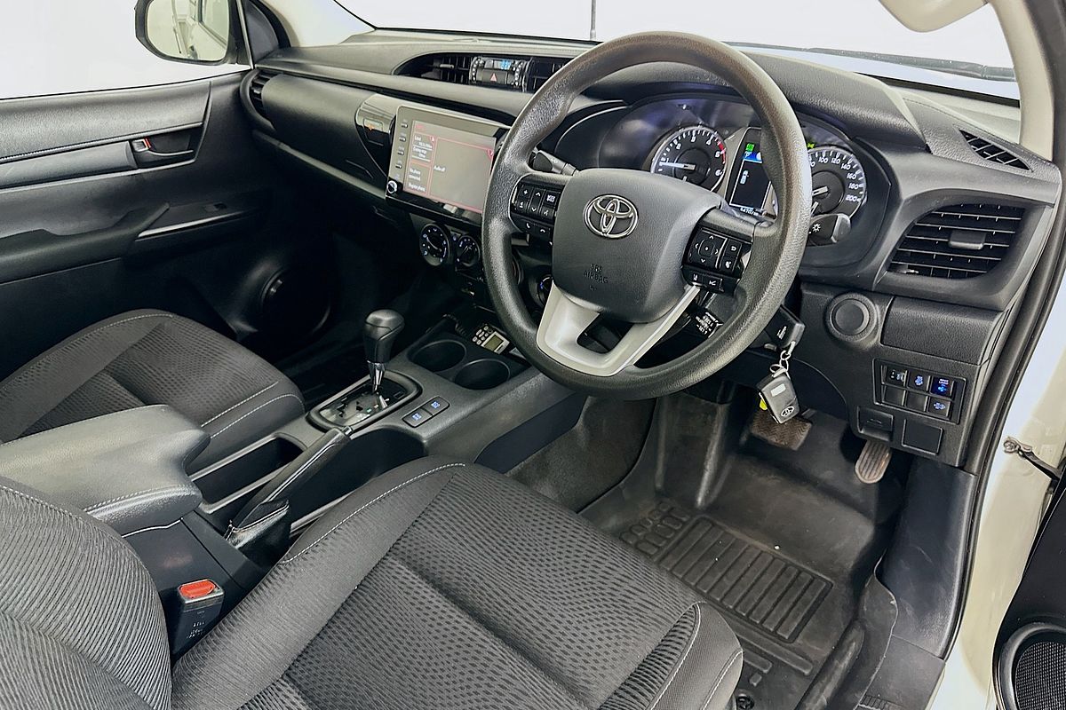 2020 Toyota Hilux SR (4x4) GUN126R FACELIFT 4X4