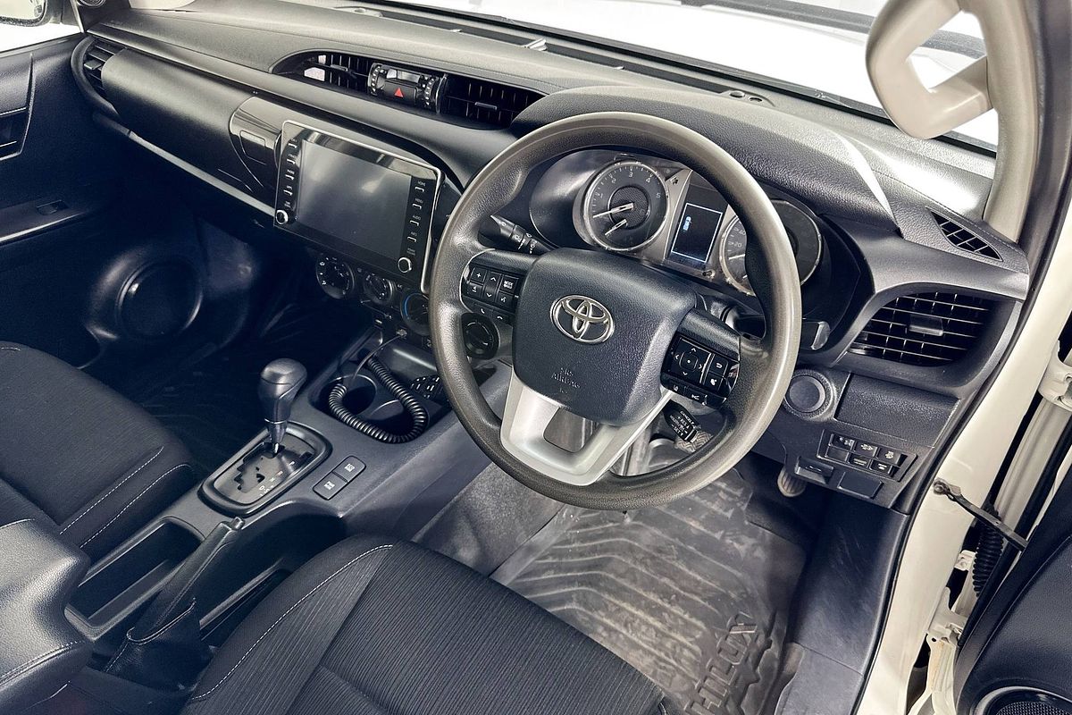 2020 Toyota HILUX SR (4x4) GUN126R FACELIFT 4X4