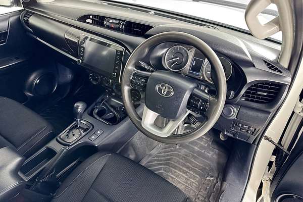 2020 Toyota HILUX SR (4x4) GUN126R FACELIFT 4X4