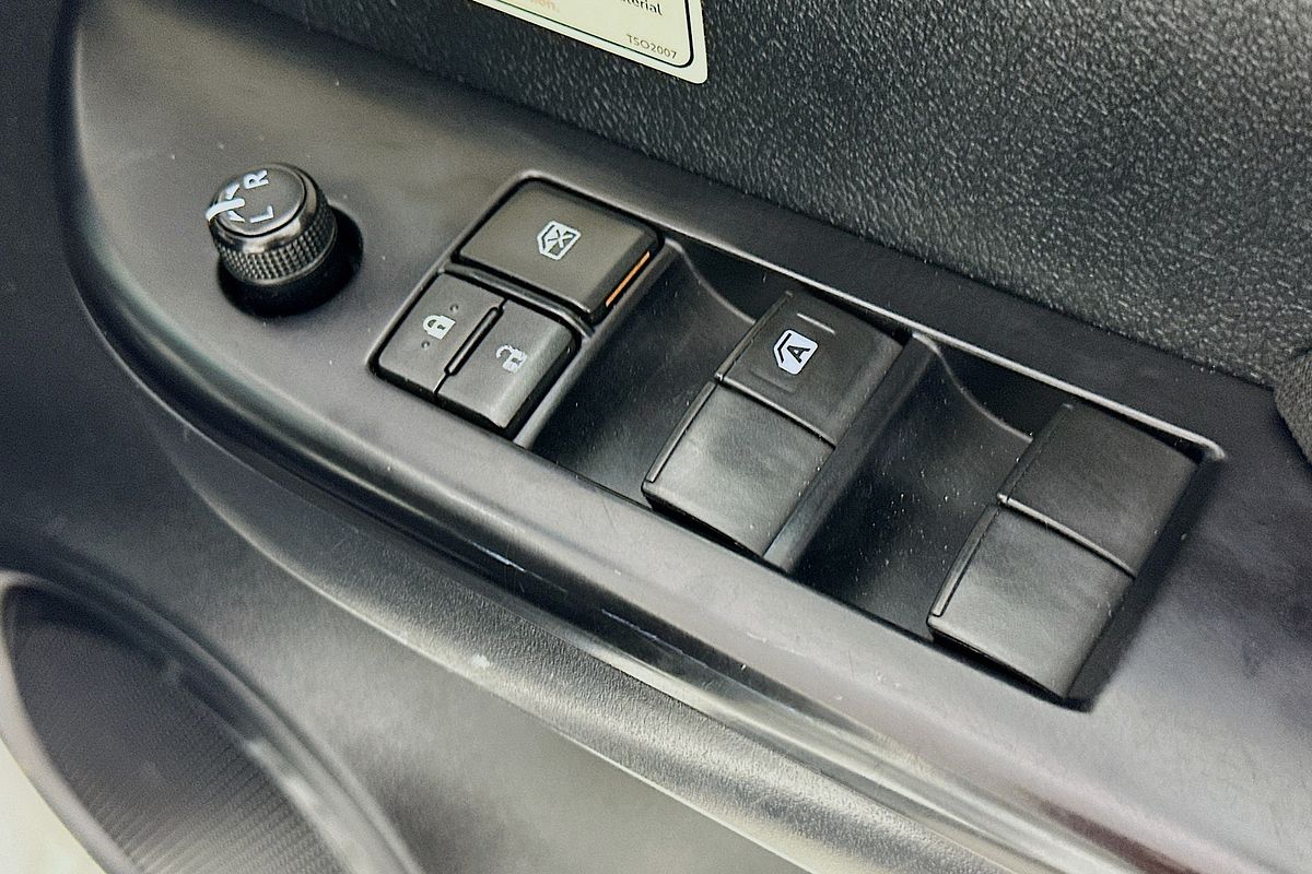 2020 Toyota HILUX SR (4x4) GUN126R FACELIFT 4X4