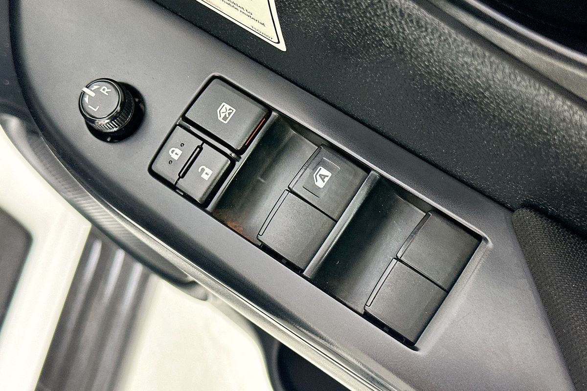 2021 Toyota HILUX SR (4x4) GUN126R FACELIFT 4X4