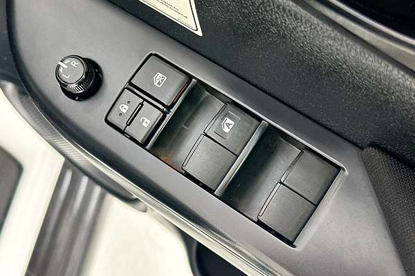 2021 Toyota HILUX SR (4x4) GUN126R FACELIFT 4X4