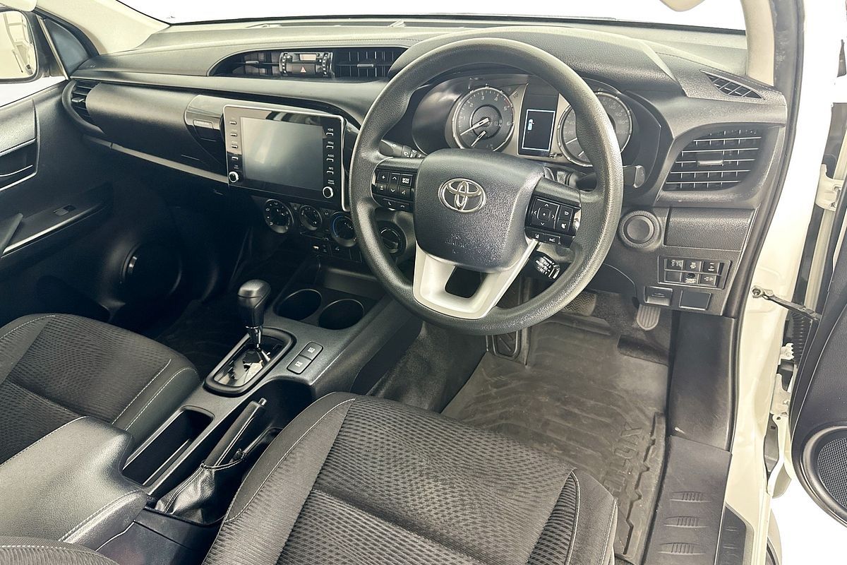 2020 Toyota Hilux SR (4x4) GUN126R FACELIFT 4X4