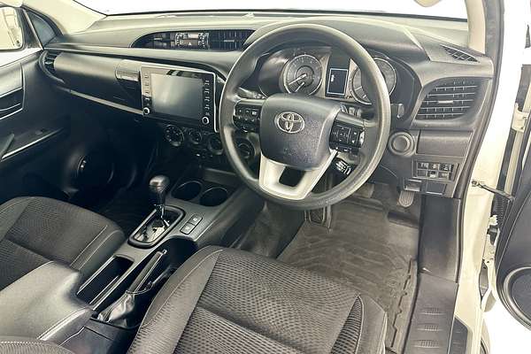 2020 Toyota Hilux SR (4x4) GUN126R FACELIFT 4X4