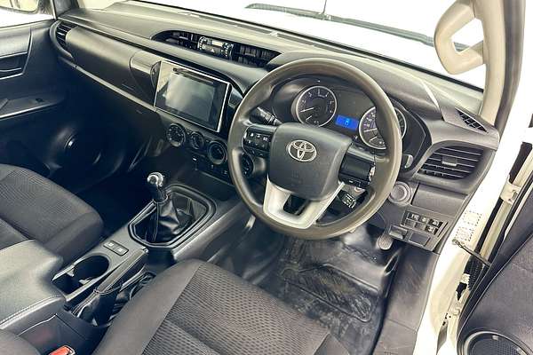 2017 Toyota HILUX SR (4x4) GUN126R 4X4