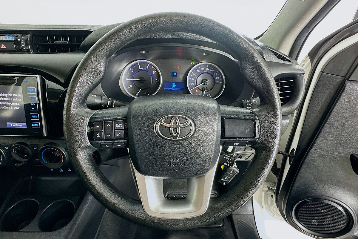 2017 Toyota HILUX SR (4x4) GUN126R 4X4