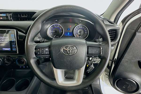 2017 Toyota HILUX SR (4x4) GUN126R 4X4