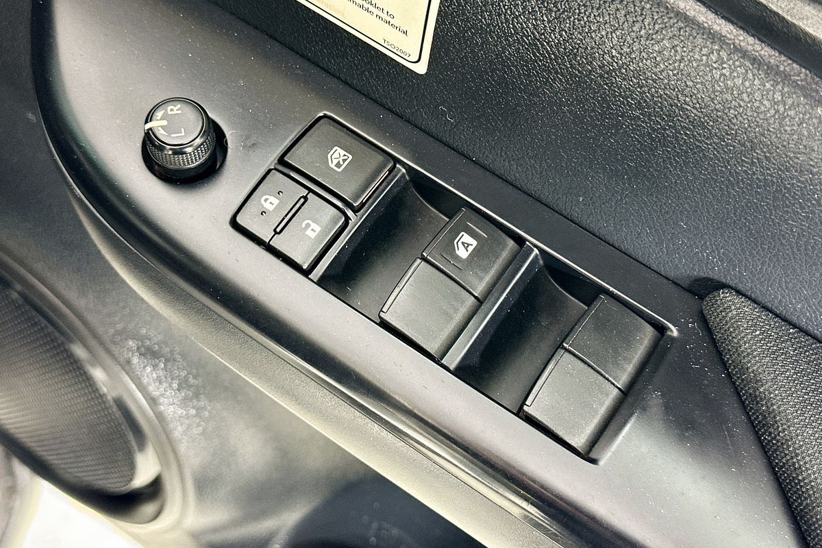 2021 Toyota HILUX SR (4x4) GUN126R FACELIFT 4X4