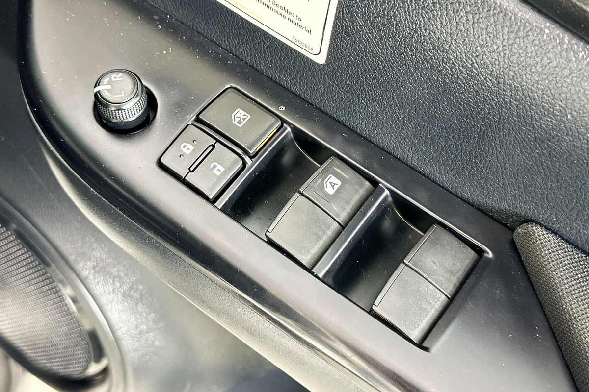 2021 Toyota HILUX SR (4x4) GUN126R FACELIFT 4X4