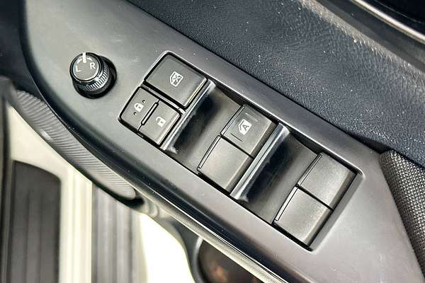 2018 Toyota HILUX SR (4x4) GUN126R MY17 4X4