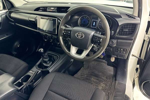 2020 Toyota HILUX SR (4x4) GUN126R FACELIFT 4X4