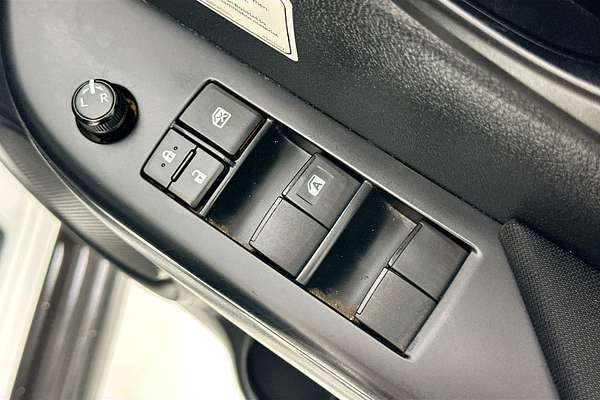 2021 Toyota HILUX SR (4x4) GUN126R 4X4