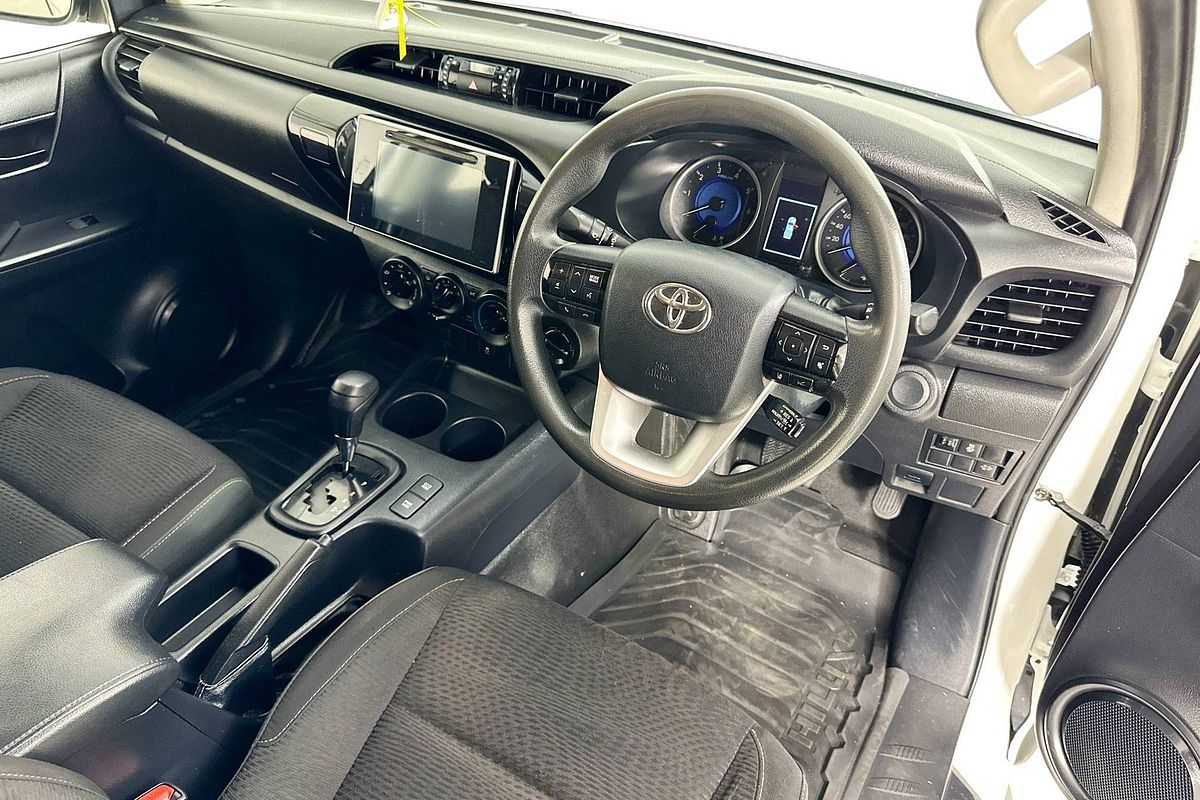 2020 Toyota Hilux SR (4x4) GUN126R FACELIFT 4X4