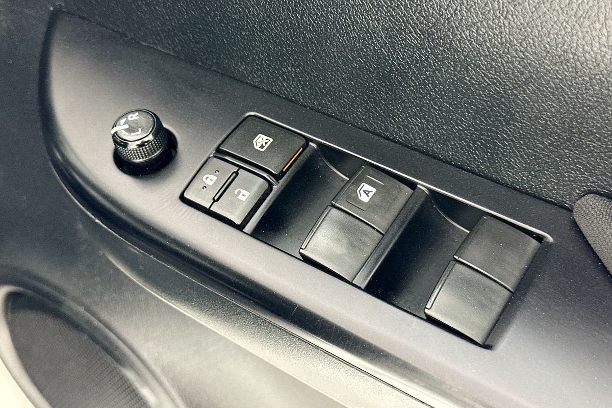2019 Toyota HILUX SR (4x4) GUN126R MY19 4X4