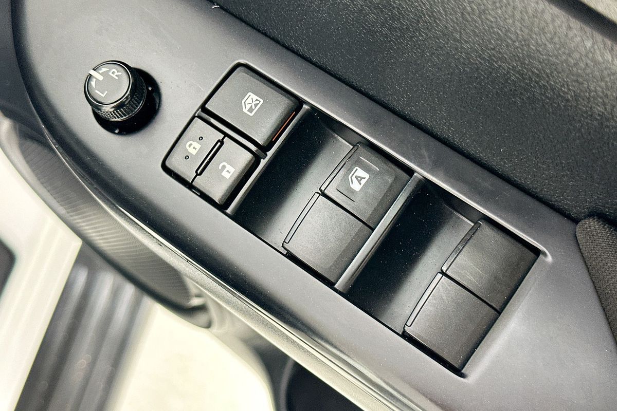 2021 Toyota HILUX SR (4x4) GUN126R FACELIFT 4X4