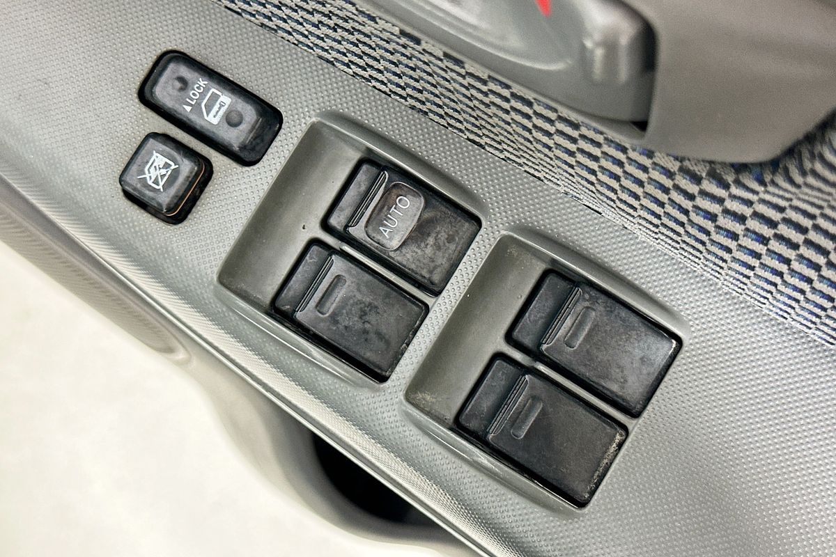 2011 Toyota HILUX SR KUN16R MY12 REAR WHEEL DRIVE