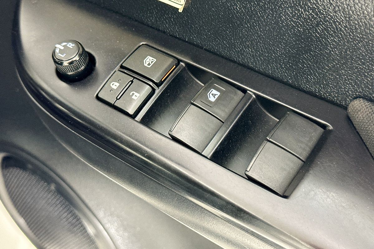 2021 Toyota HILUX SR (4x4) GUN126R FACELIFT 4X4