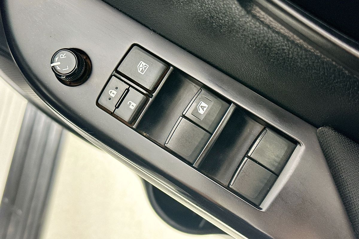 2021 Toyota HILUX SR (4x4) GUN126R FACELIFT 4X4