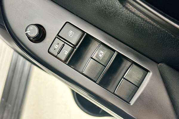 2021 Toyota HILUX SR (4x4) GUN126R FACELIFT 4X4