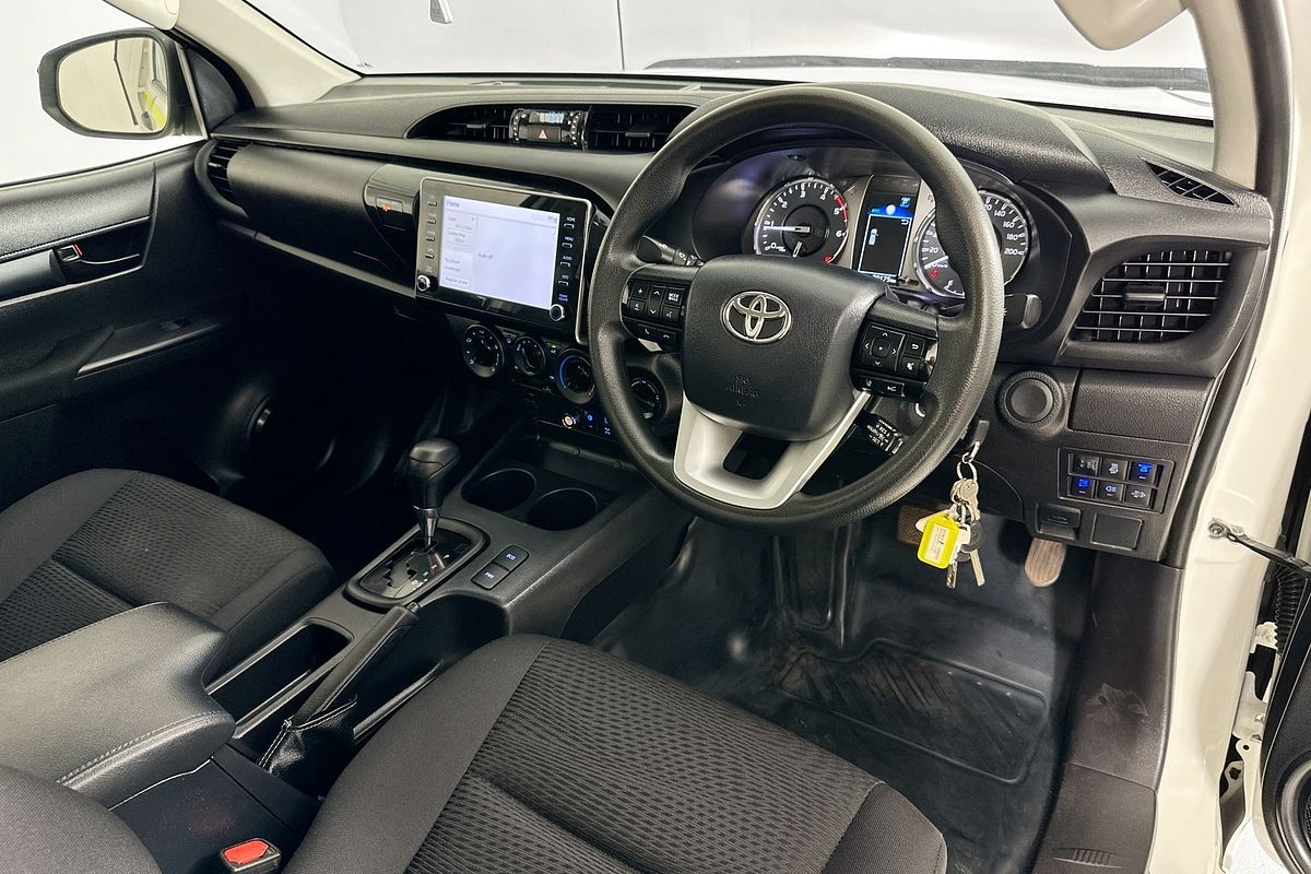 2021 Toyota HILUX SR (4x4) GUN126R FACELIFT 4X4