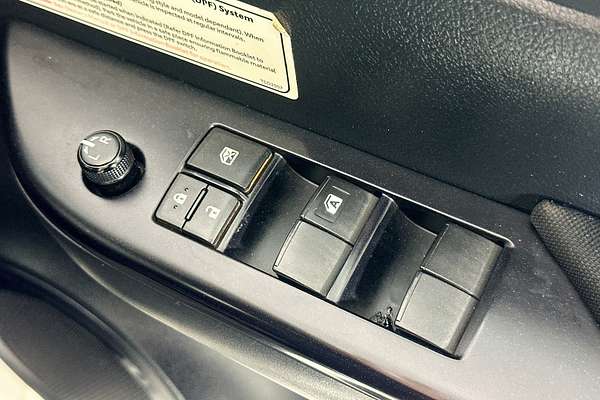 2021 Toyota HILUX SR (4x4) GUN126R FACELIFT 4X4