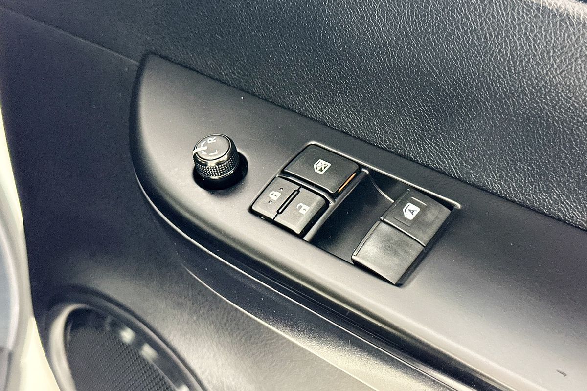 2019 Toyota HILUX WORKMATE TGN121R MY19 REAR WHEEL DRIVE