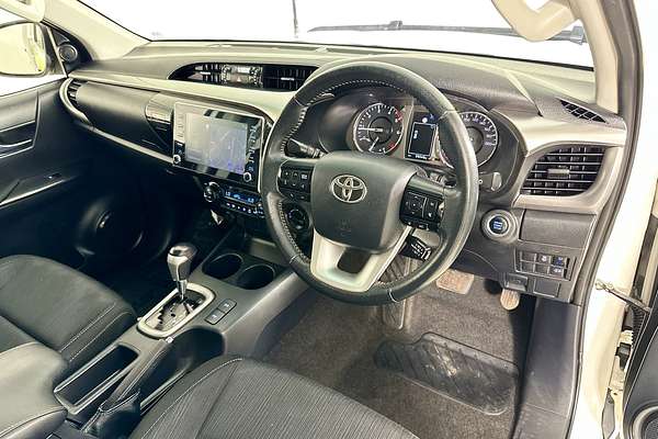 2021 Toyota HILUX SR5 (4x4) GUN126R FACELIFT 4X4