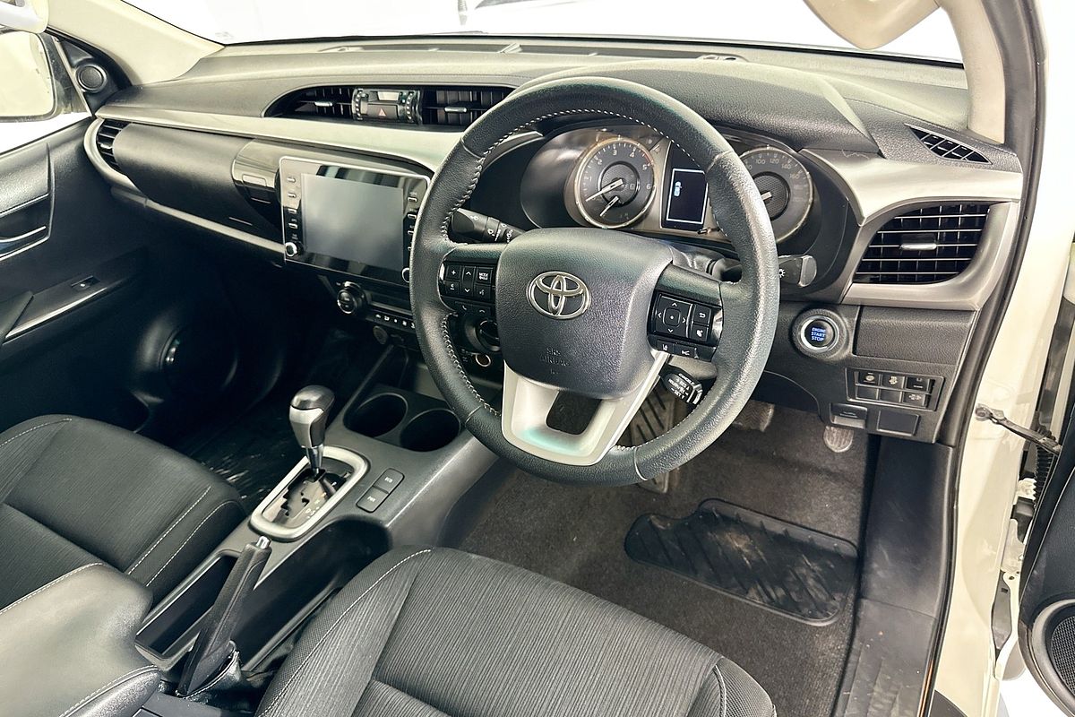 2021 Toyota HILUX SR5 (4x4) GUN126R FACELIFT 4X4