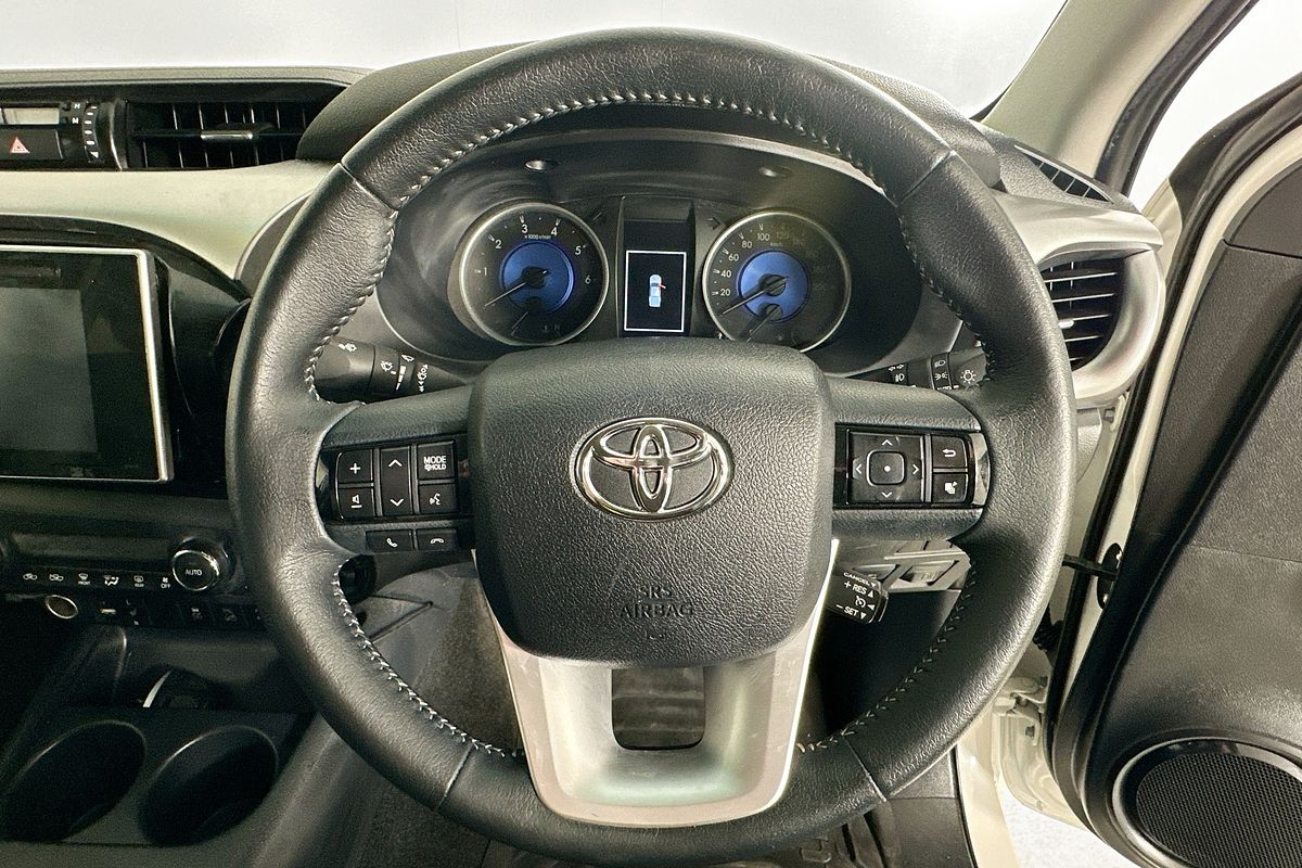 2017 Toyota HILUX SR5 (4x4) GUN126R 4X4