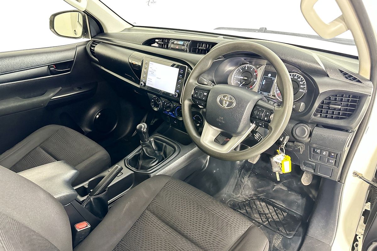 2020 Toyota HILUX SR (4x4) GUN126R FACELIFT 4X4